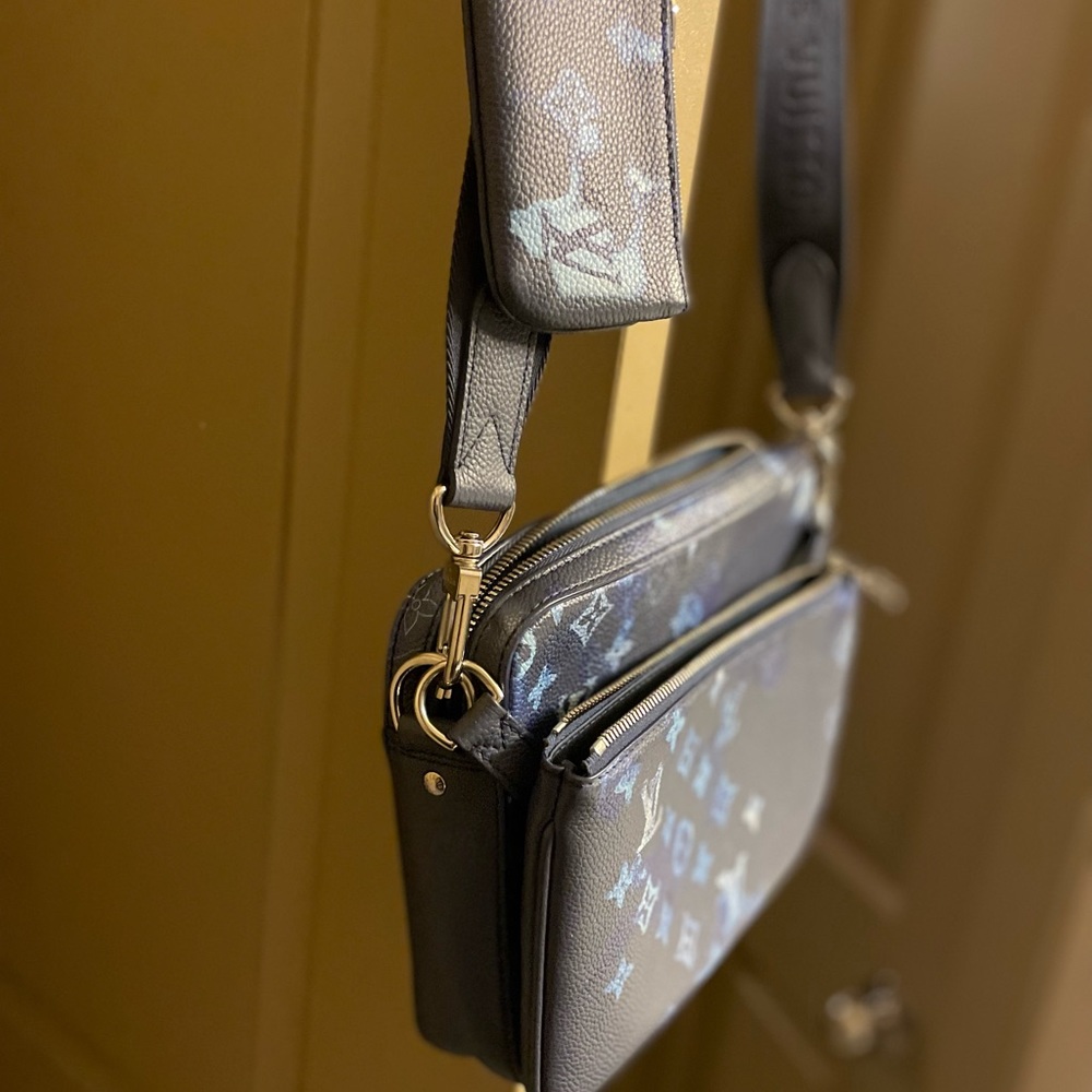 LOUIS VUITTON TRIO MESSENGER BAG - Picture 11 of 13